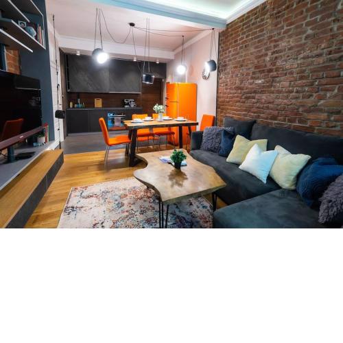 Top Central Design, 2 Bedroom, NDK, FREE Secured parking