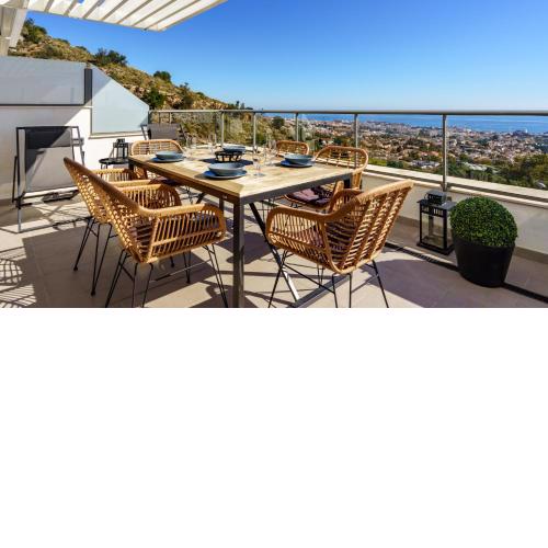 Top-floor apartment with Pool Ref 20