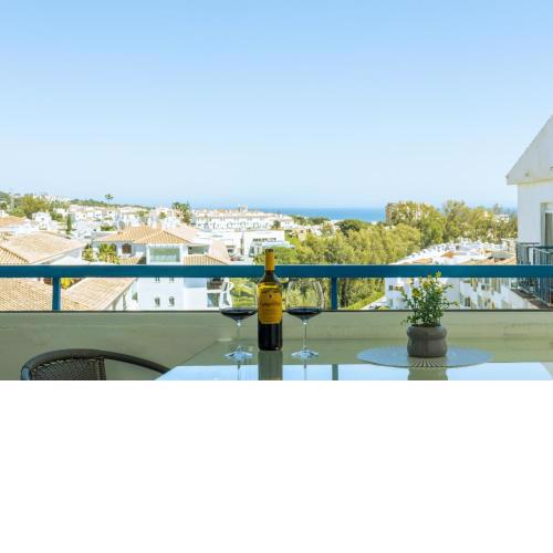 Top floor apartment with sea view