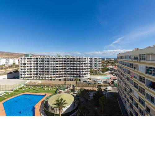 Top floor sea view central holiday home