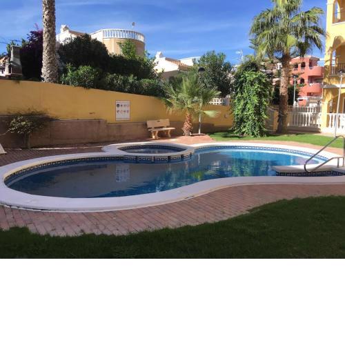 Top Floor spacious apartment with roof terrace