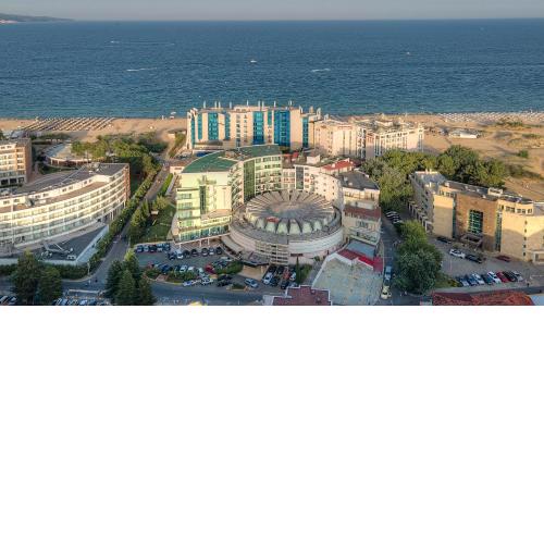 Top-located Beach Apartment with Balcony