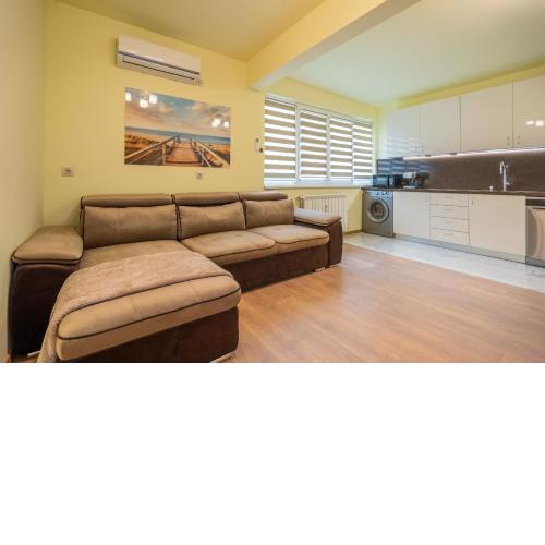 Top Location Central New & Spacious 3 BDR apt Medical Academy