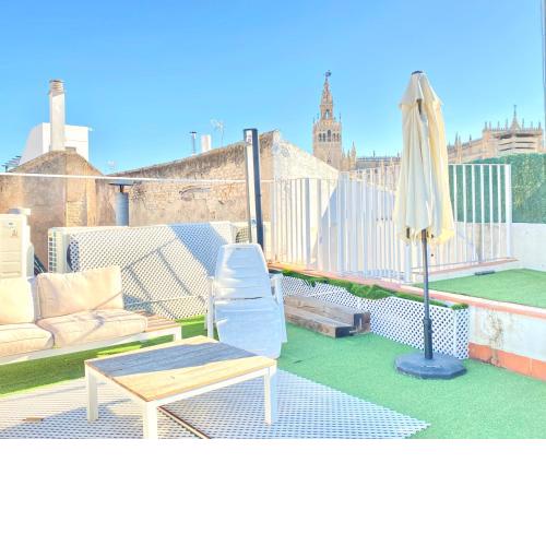 Top-notch downtown house with private rooftop terrace and parking opt