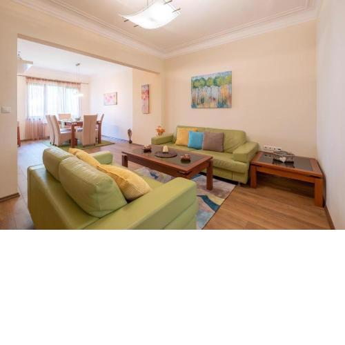 Top Pick! Central Spacious 2 Bedroom Apartment