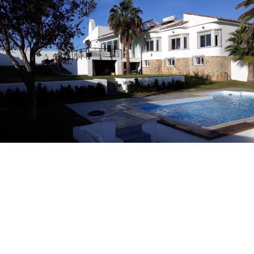 Torreguadiaro Villa - 2 mins walk from the bars and restaurants
