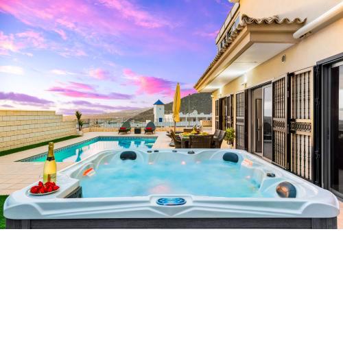 TORVISCAS SUNSET VILLA & Jacuzzi