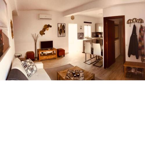 Town House with Patio in Quiet Residential Area 10 Min from Beach