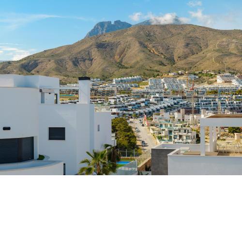 Townhouse with a view of the sea and mountains