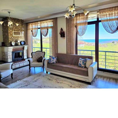 Trabzon Araklı'da Deniz Manzaralı Müstakil Villa