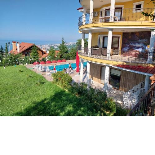 Trabzon manzaralı havuzlu villa