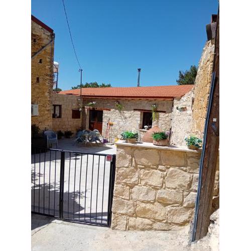 TRADITIONAL HOUSE ARSOS