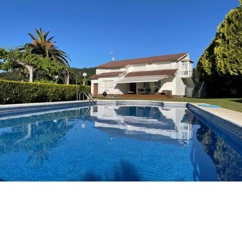 Tranquilidad con piscina en Casa Nantes en Sanxenxo