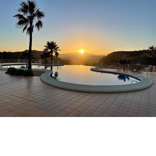 Tranquility, sun, breathtaking views & 7 minutes drive to sea