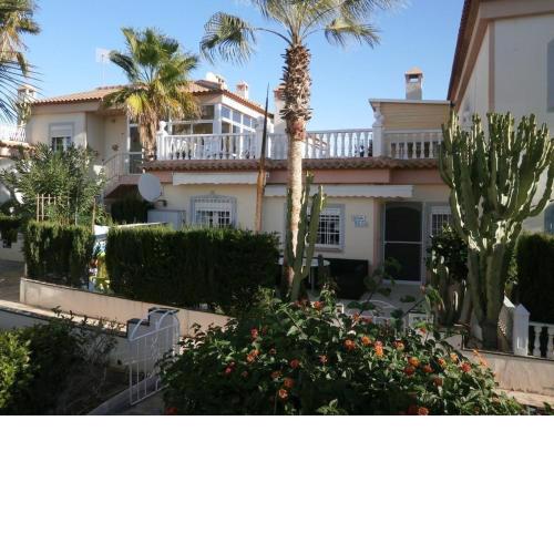 Traumwohnung mit herrlicher Terrasse ,Wlan Pool, Grüngelegener Anlage