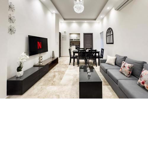 Trendy & Tidy 2BDR Apt 5 min To CAI Airport