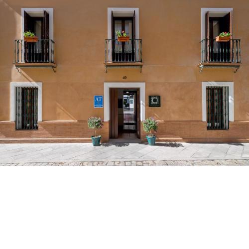 Triana Boutique Apartments by Hommyhome