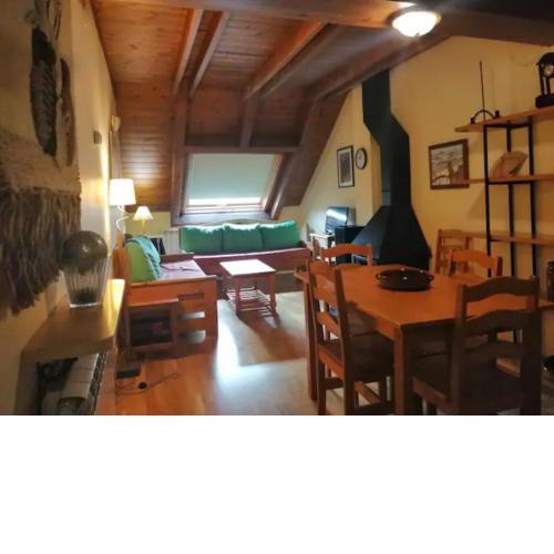 Triplex Erta 8 abuhardillado y con excelentes vistas