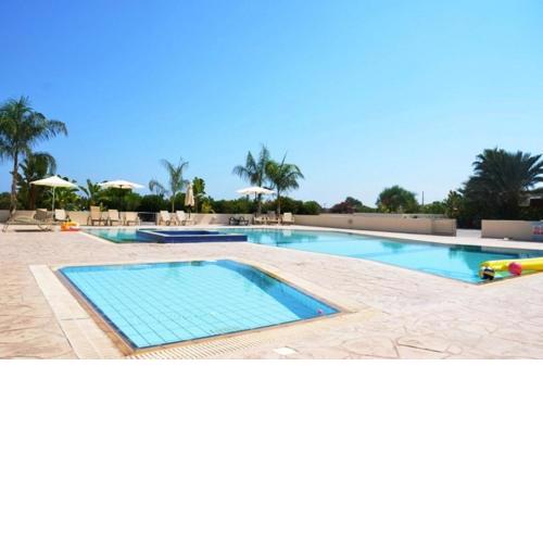 Two bed apartment with sea views and pool views