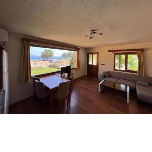 Two bedroom house by the sea in the village of Bodrum Mazı