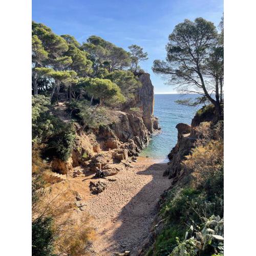 Ubicación idílica en Rosamar, a 1 min de la playa