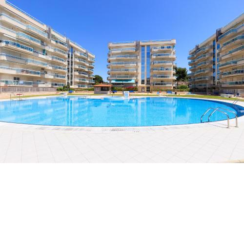 UHC Larimar Family Complex