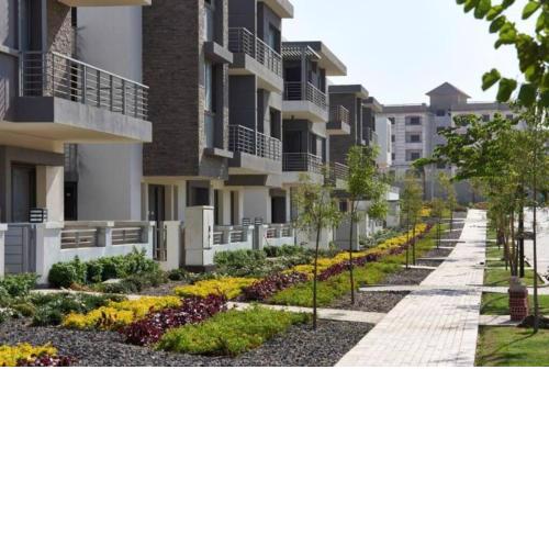 Ultra modern townhouse near to airport & shopping
