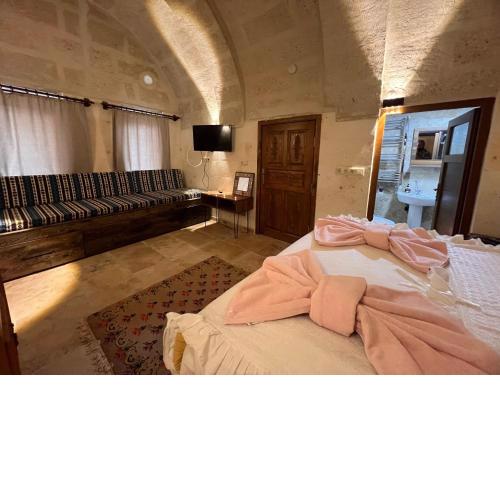 Uluyol Stone House