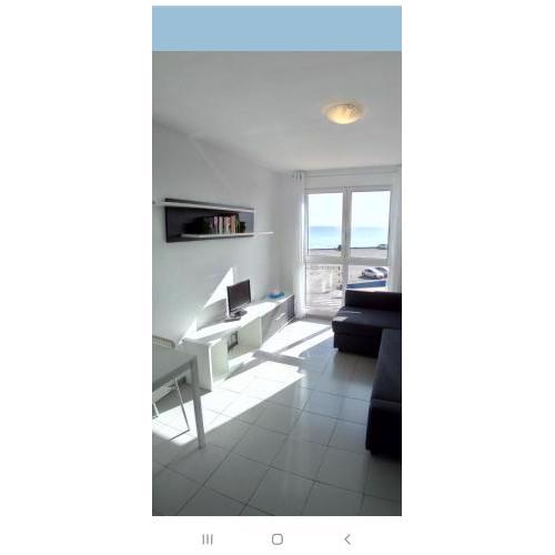 Un dormitorio frente playa El Medano
