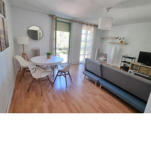 Un Rincón con vistas al parque Wifi junto a Catedral by Apartamentos Logrono org