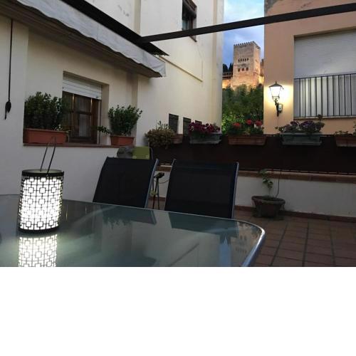 UN VERGEL AL PIE DE LA ALHAMBRA. Enjoy it now!!