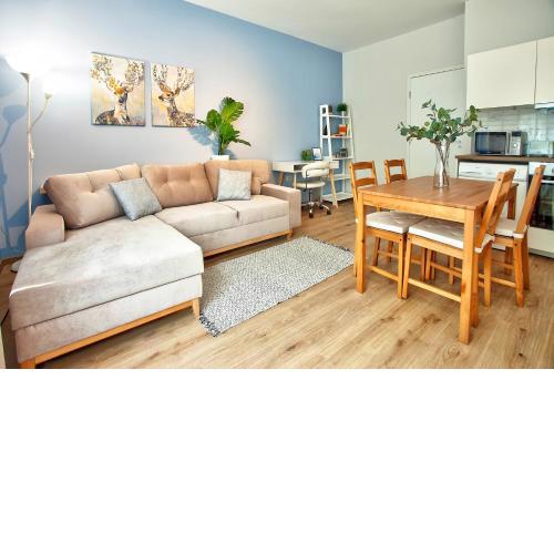 Unbeatable Location Comfy Central Apartment