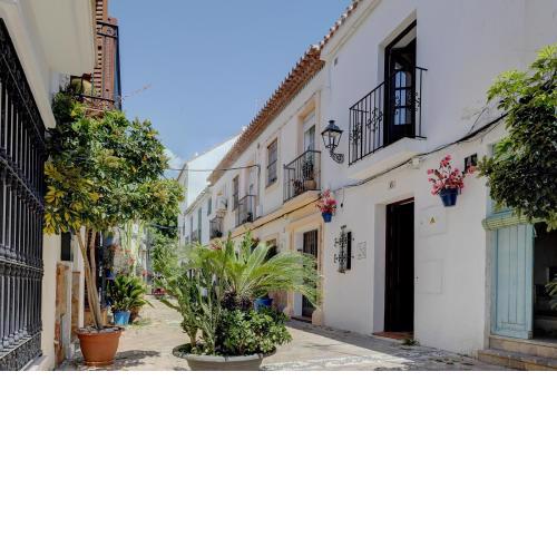 Unique Andalusian Townhouse next to Beach
