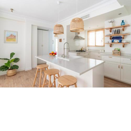 UNIQUE HOMES LAS SETAS, PLAZA DE SAN PEDRO 6 Pax