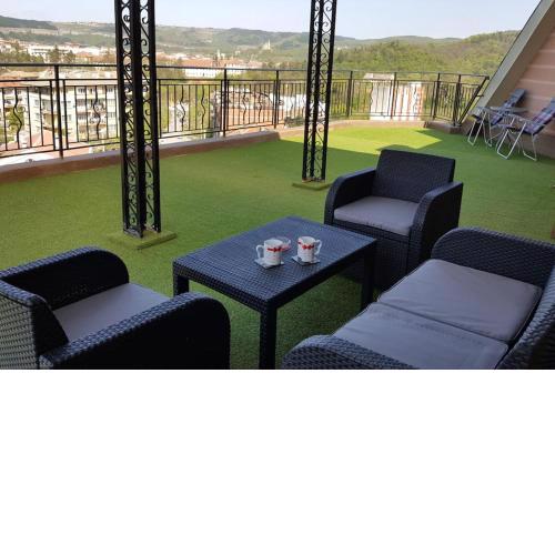 UNIQUE Studio- Great Balcony and View! PARKING possibility!