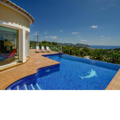Unique villa in Moraira with infinity pool