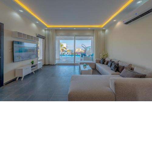 unique villa with heated pool and Spa