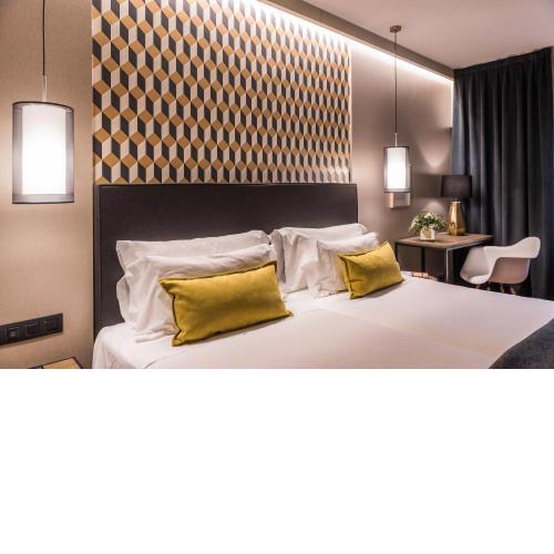 Up Rooms Vic Hotel