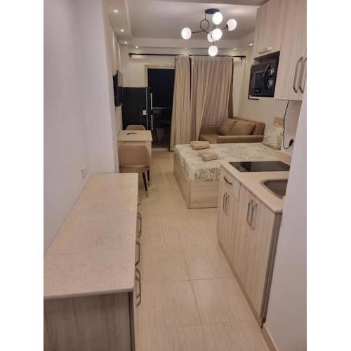 Upscale studio- Florenza Khamsin