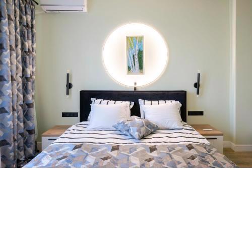 Urban Charm & Comfort - Chic 2BD in Prime Location