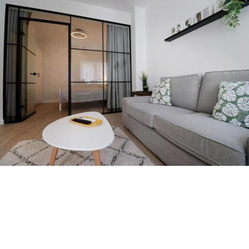 Urban Chic Sofia Top Central Location