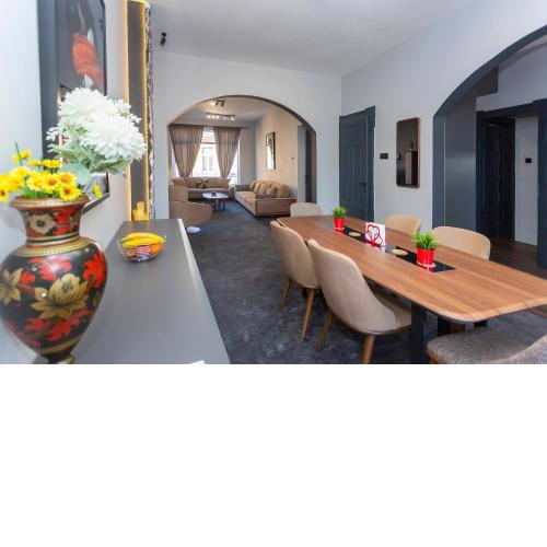 Urban Elegance Apartment