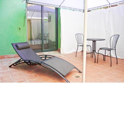Urban Manesa city center apartment with private patio