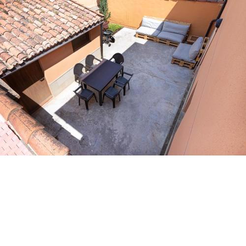 URIBE-ENEA Casa sola con amplio patio en Elciego con visita a bodega, siempre sujeta a disponibilidad