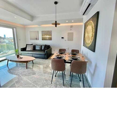 V-Premium Brand New Central flat