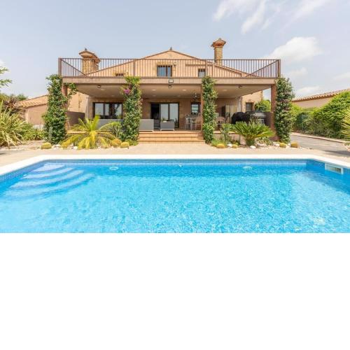 V018 - VILLA PERALADA