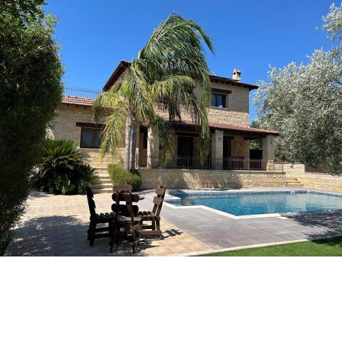 Valencia Grove Villa