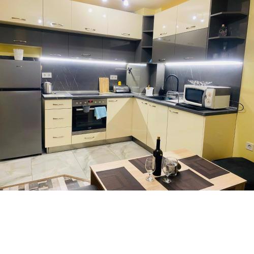 Vanilla Ice apartment