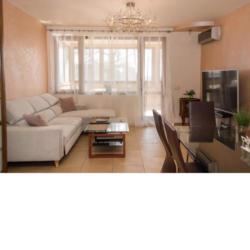 Varna Gem: 2BD Flat with Sunny Balcony