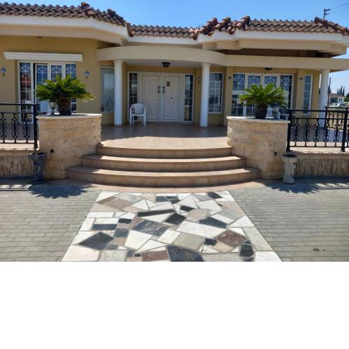 Vasilis House family room